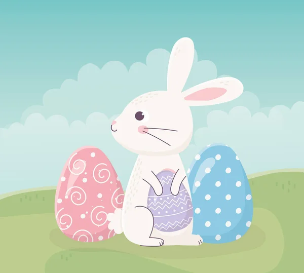 Fröhliche Osterhasen mit Eiern auf dem Gras feiern — Stockvektor