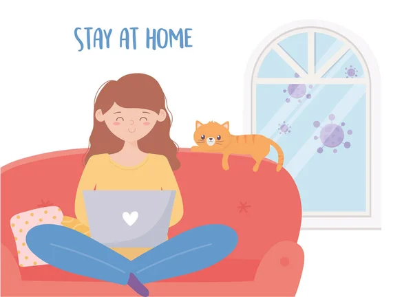 Karantina tetap di rumah, wanita menggunakan laptop di sofa dengan kucingnya - Stok Vektor