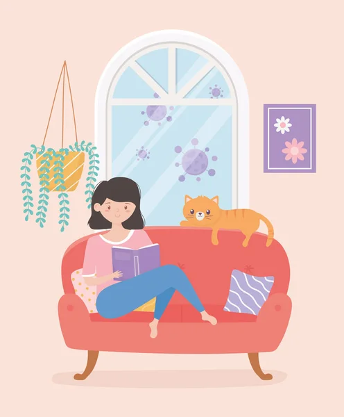Пребывание в карантине дома, девушка читает книгу сидя на диване с кошачьим мультфильмом — стоковый вектор