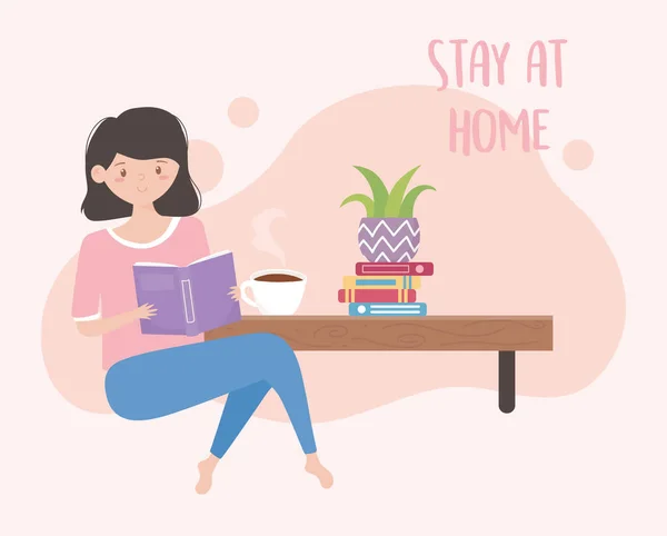 Tinggal di rumah, gadis membaca buku duduk dengan secangkir kopi dan pot tanaman di meja - Stok Vektor