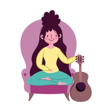 Evde kal, gitar çalan genç bayan.