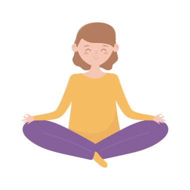 Evde kalıp yoga yapan genç bir kadın poz veriyor.