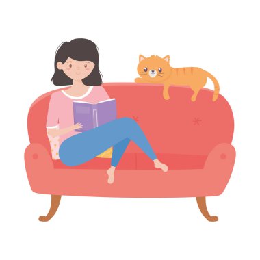Kadın kanepede kitap okuyor. Beyaz arka planda kedi izole edilmiş bir ikon var.