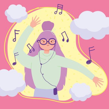 Kulaklıklı genç bir kadın müzik dinliyor ve dans ediyor.