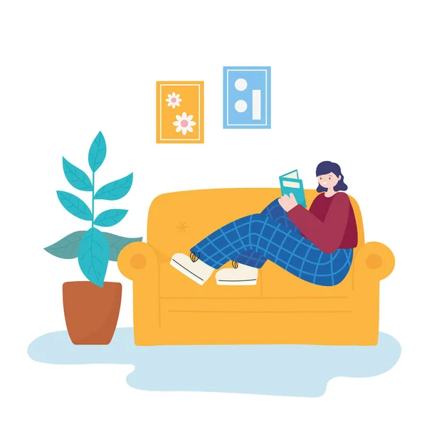 Emberek tevékenységek, fiatal nő ül kanapén olvasókönyv, szoba cserepes növény és keretek — Stock Vector