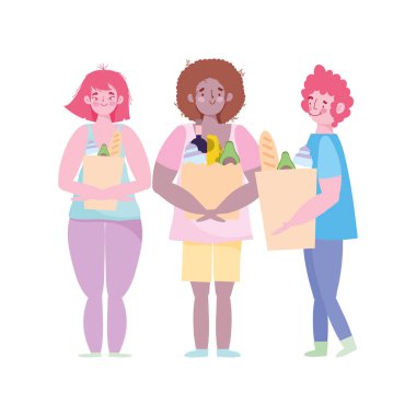 İnsanlar süpermarkette yiyecek dolu çantalarla kuyruğa girerler, kalabalık yerlerden kaçınırlar, koronavirüsü önlerler.