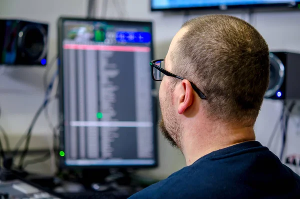 İzlemek ve bir eylem tarih Pzt çalışma video yayın editörü