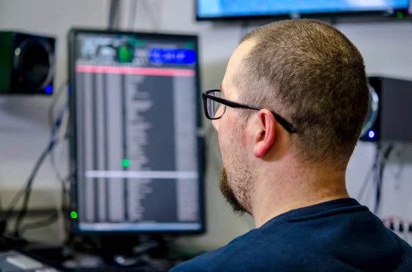 İzlemek ve bir eylem tarih Pzt çalışma video yayın editörü