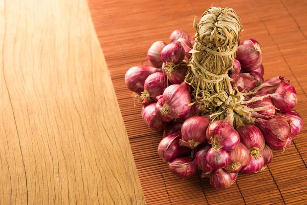 arpacık grubu ahşap arka plan üzerinde kapatın