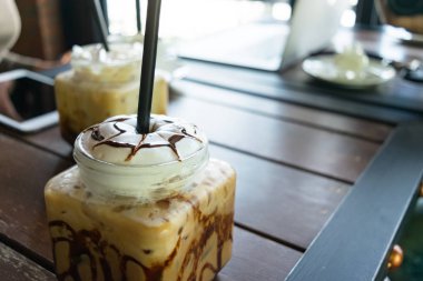 kafede masada kahve mocha buzlu kahve,