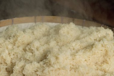 Tabloda colse kadar kapsayıcı sıcak yapışkan pirinç