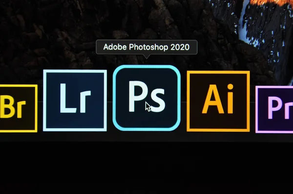 Kiev, Ukrayna - 24 Ocak 2020: Adobe Photosho 'nun kısayolu