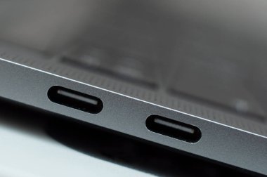 Kiev, Ukrayna - 24 Ocak 2020: birbirine benzeyen iki simetr