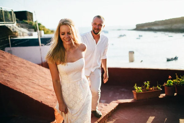 El ele tutuşan çift 