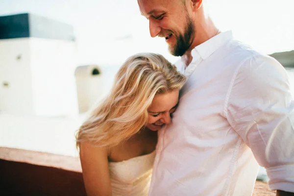 Feliz pareja joven —  Fotos de Stock