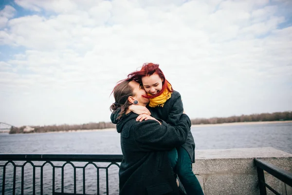 Happy couple hugging — Stock Photo, Image