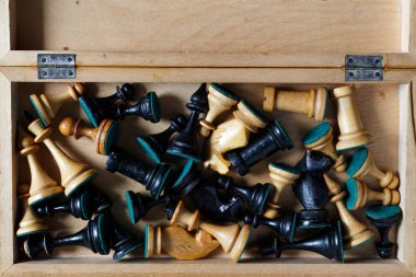 Satranç, yakın plan bir kutuda.