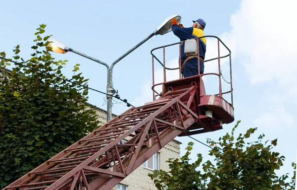 Elektrikçiyi tamir et