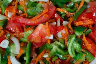 Biberli salata ve domates yakından.