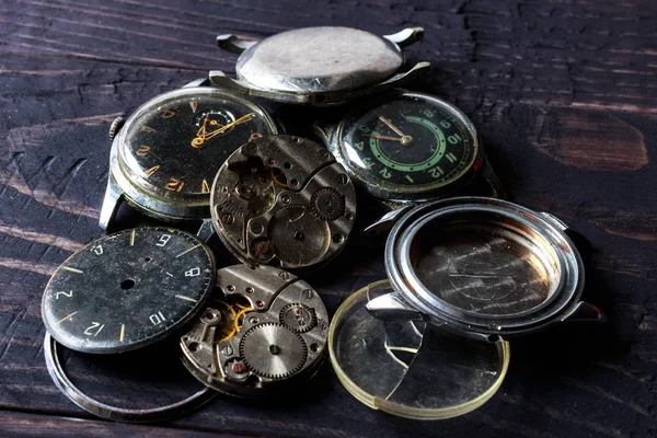Muchos Relojes Antiguos — Foto de Stock