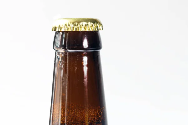 Hals Van Een Gesloten Fles Met Bier — Stockfoto