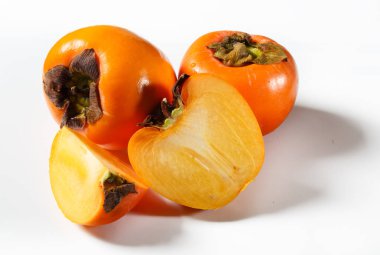 Beyaz arkaplan üzerine hurma kapat