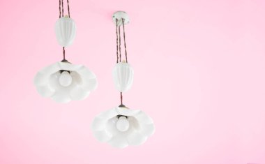 Seramik lamba beyaz çiçek şekli ile