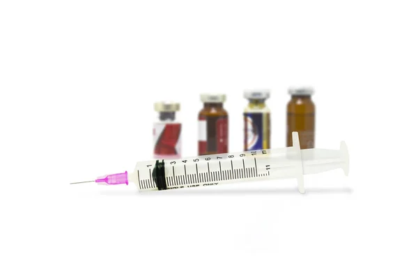 Lékařskou stříkačku a dávku láhve používané v medicíně. — Stock fotografie