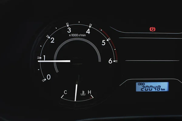 Rpm gauge, idle speed at 800 rpm and radiator temperature gauge.