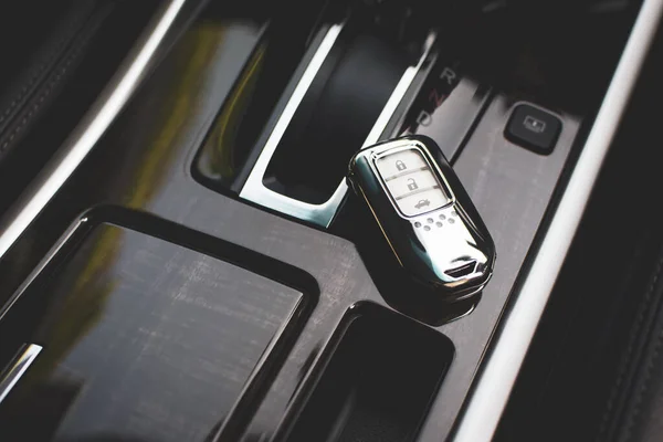 Car Keyless Remote Chrome Color Placed Luxury Car Console — Stock Photo, Image