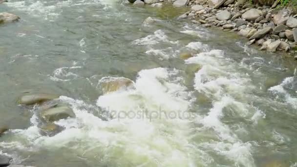 Płynie rzeka Banos — Wideo stockowe