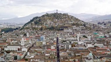 Hill Quito zaman atlamalı, Ekvador göster