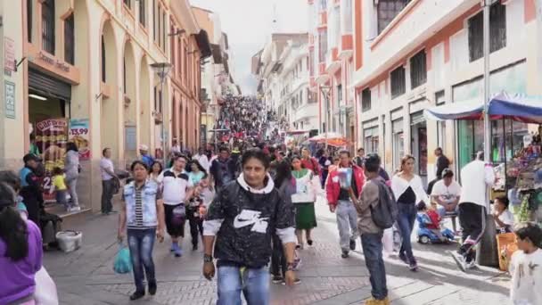 Gente caminando por la calle Shopping — Vídeos de Stock