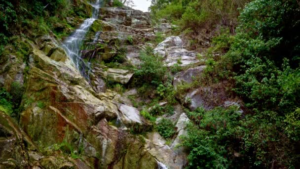 Wasserfall in den Anden — Stockvideo