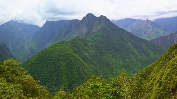 Časová prodleva horách nedaleko Machu Pichu — Stock video