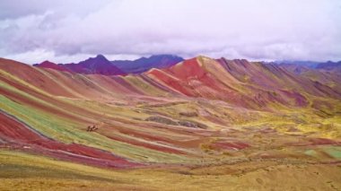 Gökkuşağı dağlar Peru