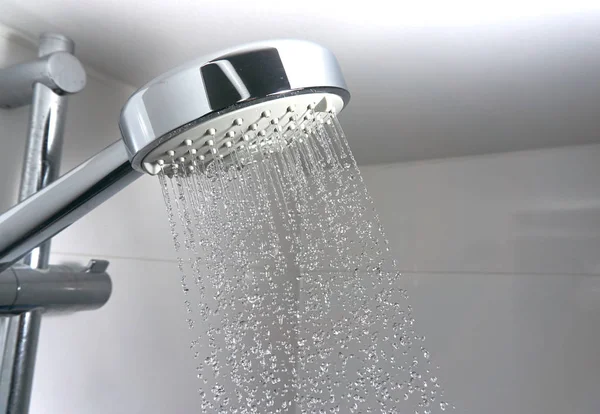 Gotas de agua en una ducha —  Fotos de Stock