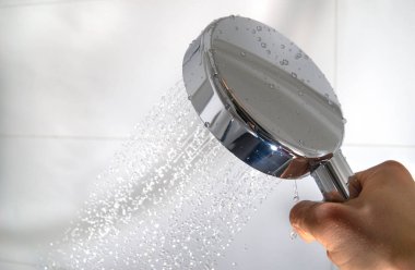 bir duş su damlaları