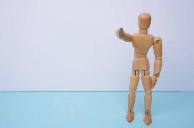 Sen - ahşap vitrin mankeni, kukla, parmağını seni boşaltmak ile işaret istiyorum. İş kavramı için kullanılabilir, Kiralık ya da birisi işaret.