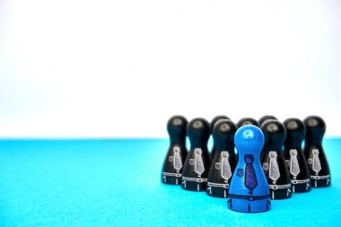 Teamleader ekibi - boşaltmak. Liderlik mavi ve siyah ve çizilmiş takım elemanları oyun figürleriyle simgesi.