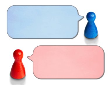 Beyaz arka plan üzerinde izole açılı konuşma balonları ile oyun rakamlar. Tartışma, sohbet, iletişim için kavram.