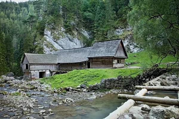 Mlyny - Oblazy Kwacianską w Słowacji. — Zdjęcie stockowe