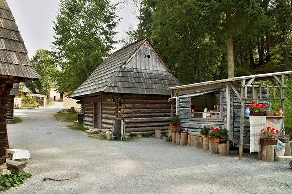 Holzhäuser im Mueeum von Orava. — Stockfoto