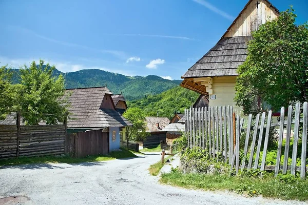 Vlkolinec - 中央ヨーロッパ タイプの典型的な民俗建築山村. — ストック写真