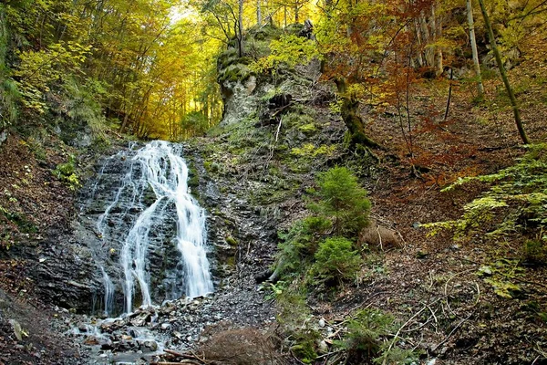 Ruzomberok - Cutkovska Valley, Jamisne watterfall in Cutkovska vallei. — Stockfoto