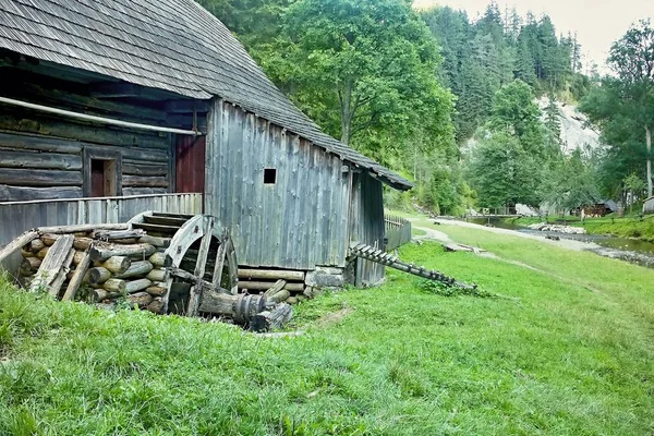 Mlyny - Oblazy - an old wooden water mill in the Kvacany valley. — Stock Photo, Image