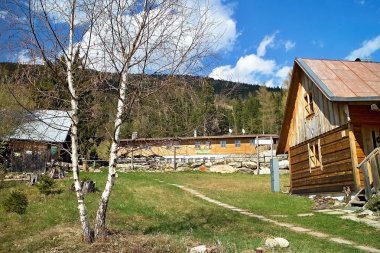 Ziarska Vadisi Batı Tatras çevresi evler Baranec.