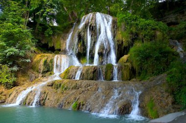Lucky Waterfall - Slovakya 'daki Liptov Ulusal Doğal Anıtı. Slovakya 'nın büyülü doğası.