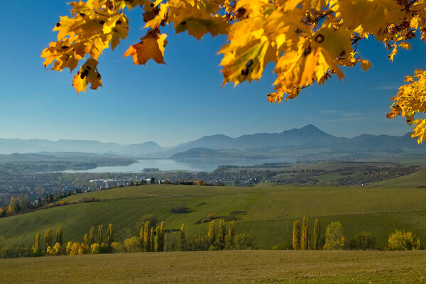 Липтовская Мара плотина из Лесопарка Хадж - Никово вблизи Липтовского Микуласа
.