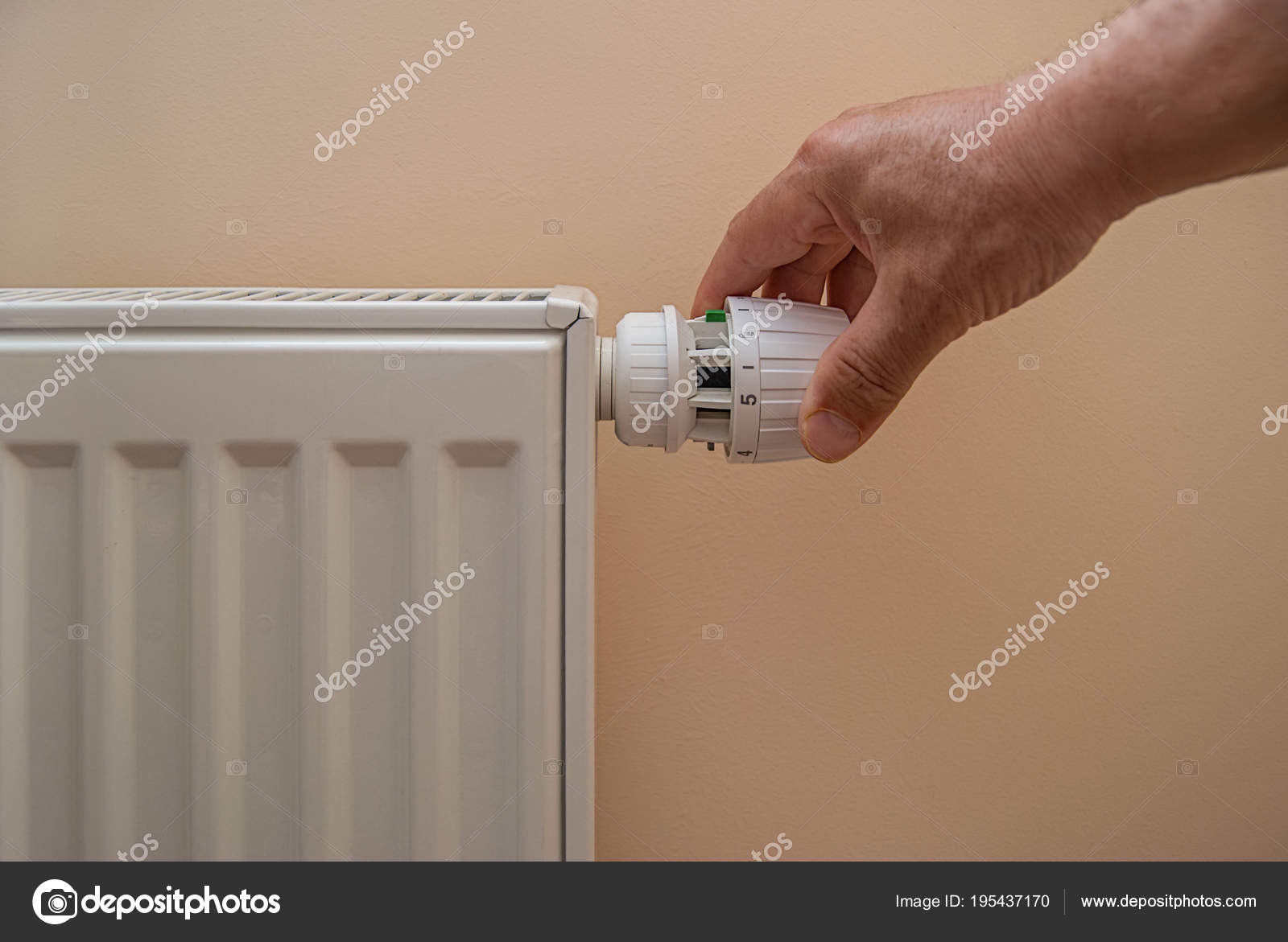 Датчик на батарее отопления в квартире импульсный. Регулировка батарей отопления в квартире. Регулятор тепла для батарей отопления danfoss. Терморегулятор батареи отопления danfoss. Регулировка отопления в квартире.